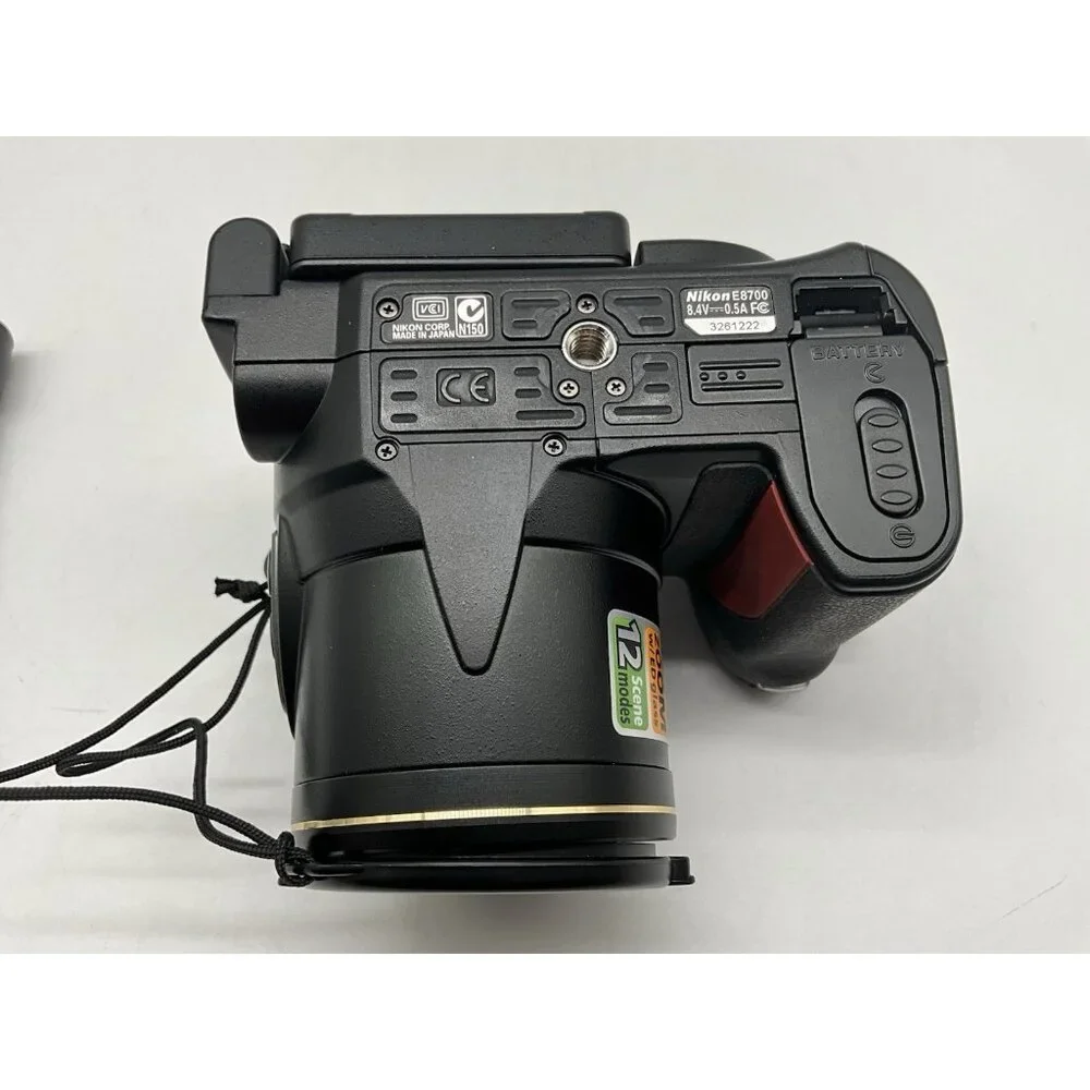 Nikon Coolpix 8700 8MP Digital Camera with 8x Optical Zoom (25515) With Charger